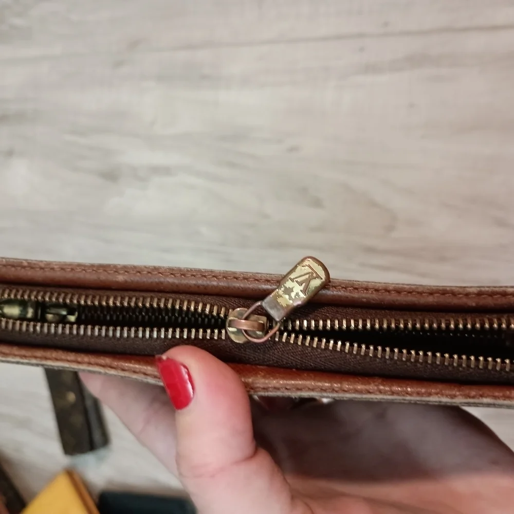 Louis Vuitton Long Round zipper Monogram Wallet